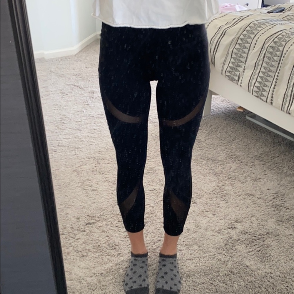 Aerie Women’s Peekaboo Leggings 🖤